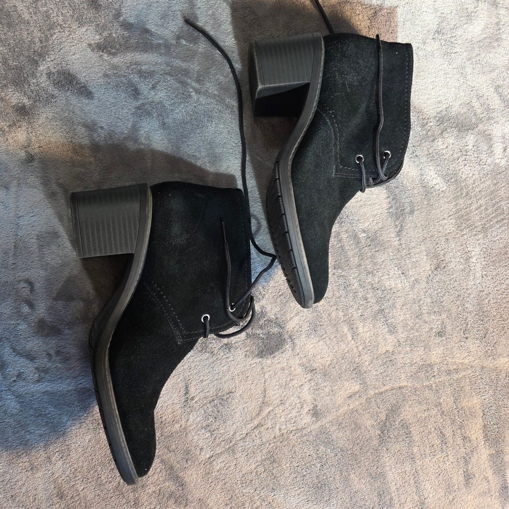 Modern Classic Clarks Women 9 Black Suede Lace Up Block Heel Chukka Ankle Boots - Picture 11 of 14